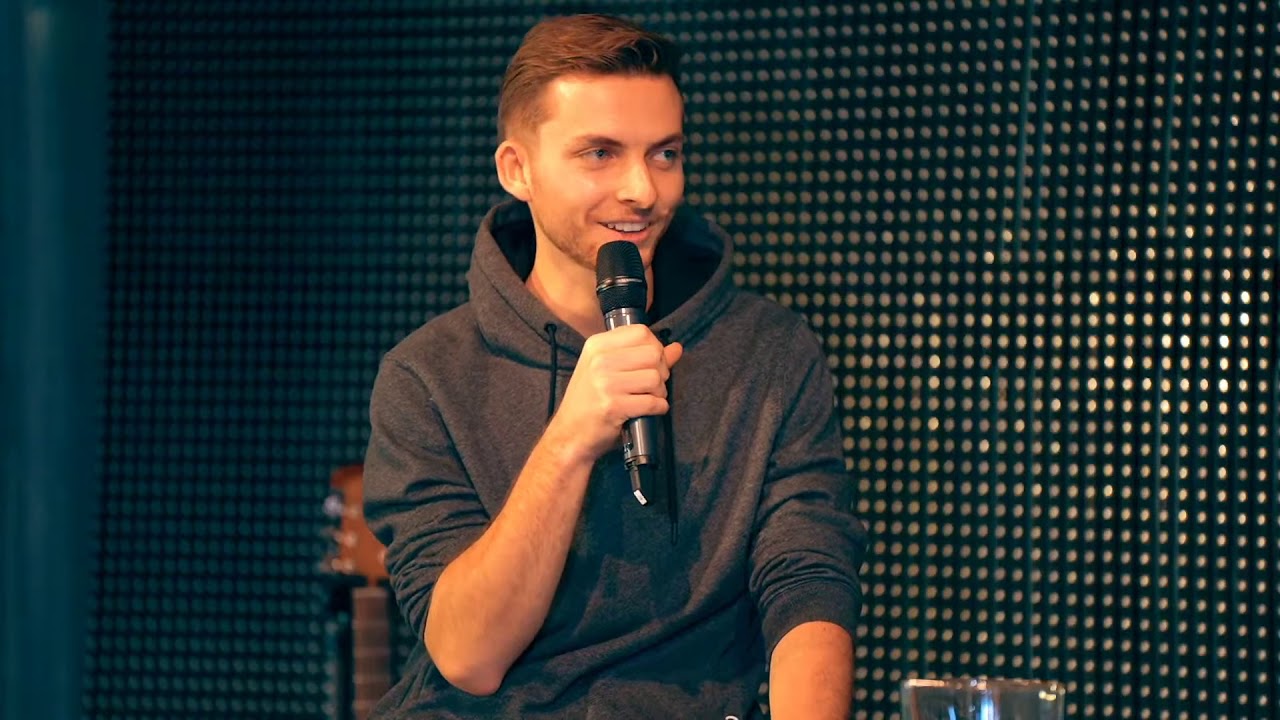 Philipp Mickenbecker im Interview