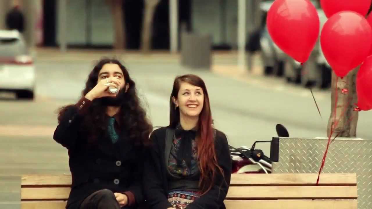Coca Cola nos desea Feliz San Valentín (La felicidad está en el aire - Feliz San Valentín)