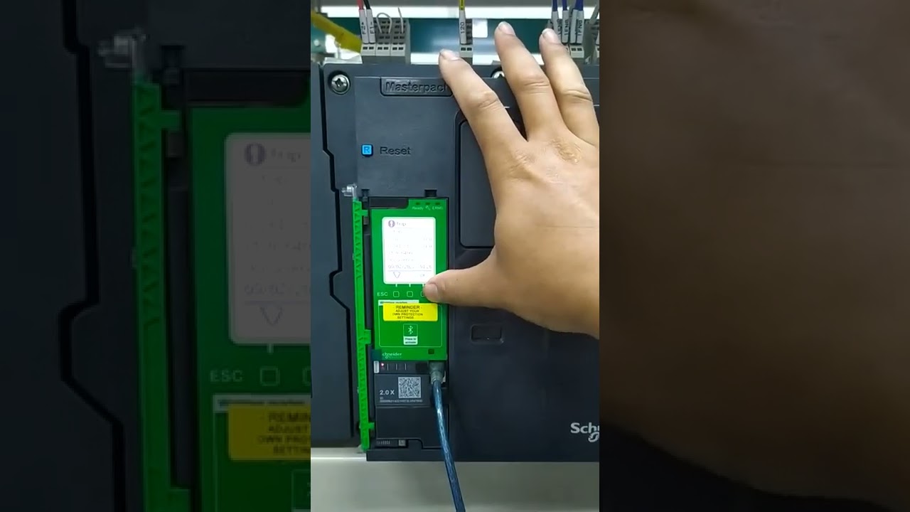 TEST TRIP ACB SCHNEIDER MTZ2-40 H1. acb terbaru Schneider bisa setting current lewat handphone