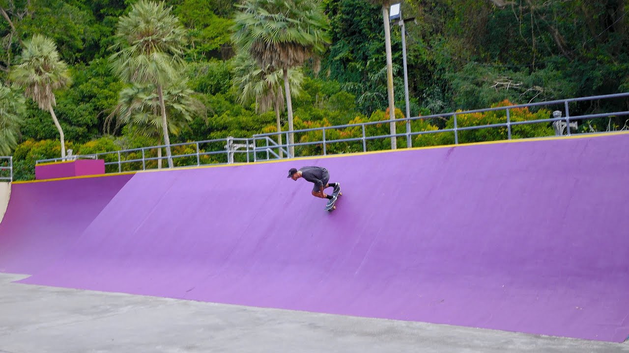 Patinando con Monos en el Skatepark de Penang 🇲🇾