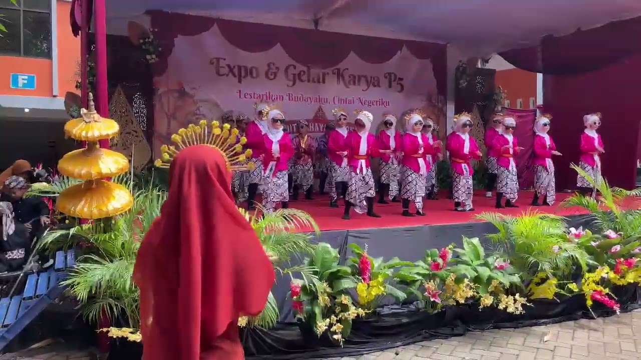 Pentas seni kelas 3b _SDIT CB || JANGKRIK GENGGONG