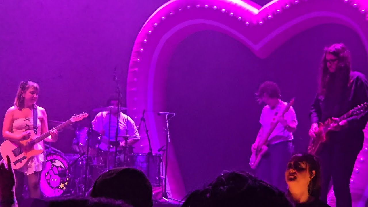 Beach Bunny - Tunnel Vision (new song, live debut) Chicago Pool Party 2024 Day 1