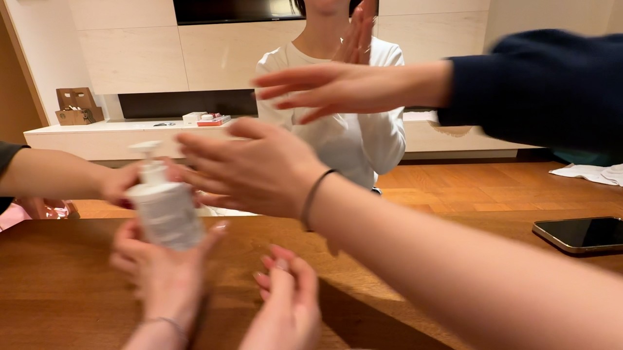 뺏고 뺏기는 찐친들의 왓츠인마이백