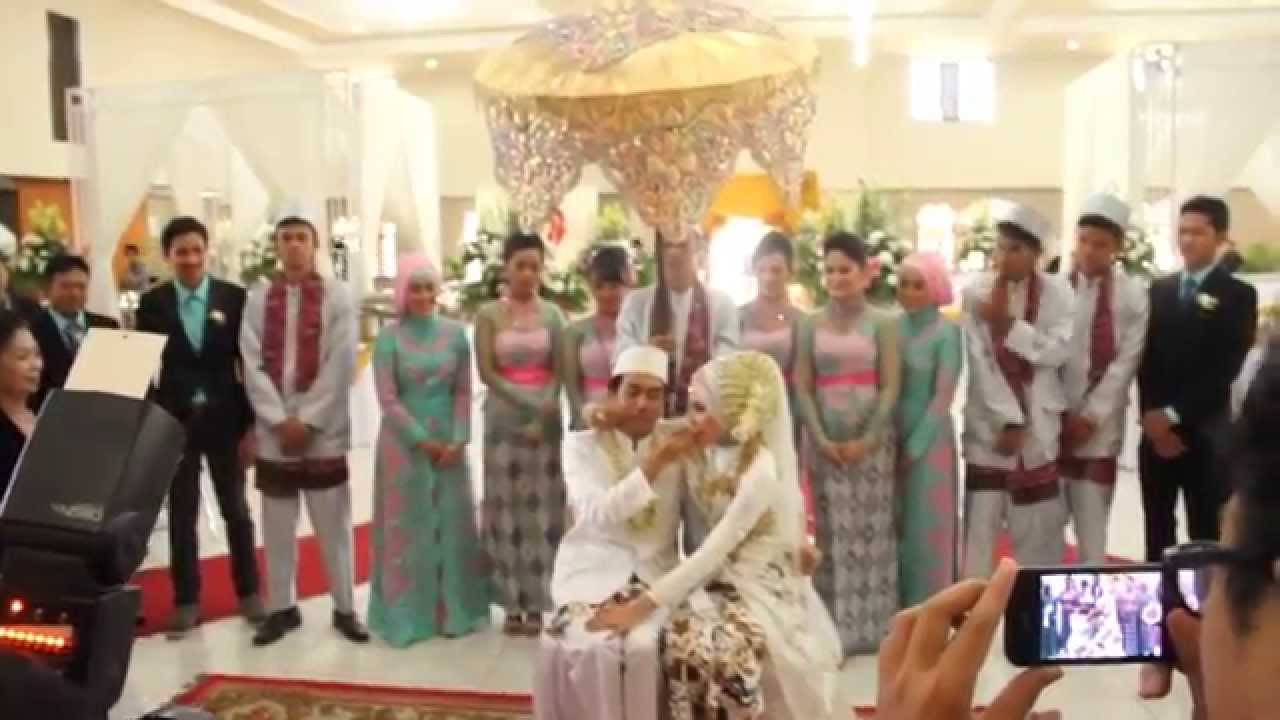 Nurrita and Wijdan Traditional Sunda Wedding From Indonesia-Bandung