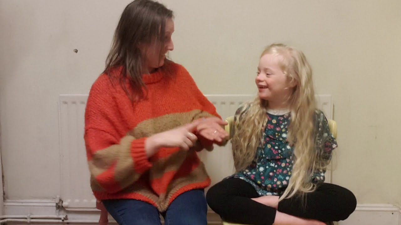 Makaton for 'Careful'