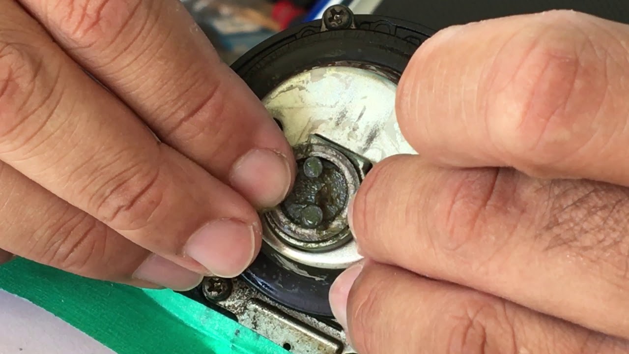 MONTAGEM TAMPA TANQUE COMBUSTIVEL GS500