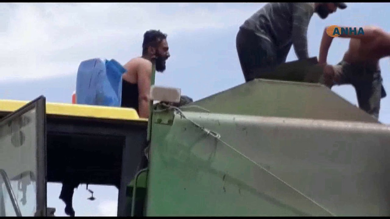 عطل كهربائي في حصادة يؤدي إلى نشوب حريق