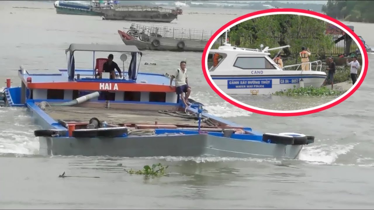 Sà lan nước dô ngập mũi chạy khủng khiếp khi vượt cống