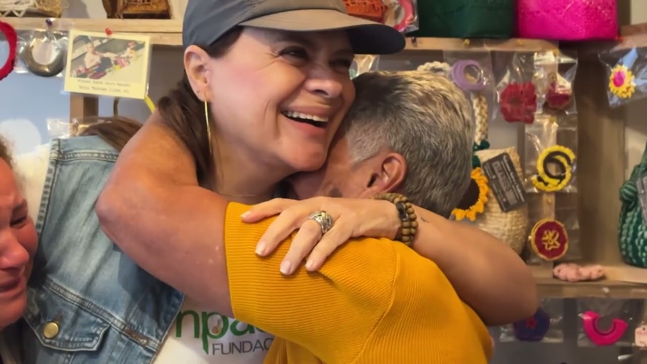¡Los sorprendimos con que les ibamos a construir su nueva casa!🏡 Fundación Compasión