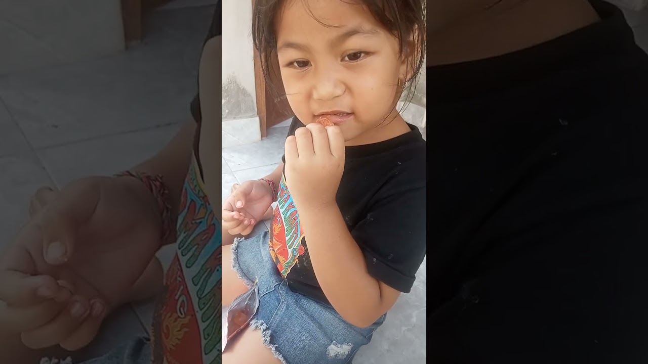 Tutorial makan permen KORORO ala kids