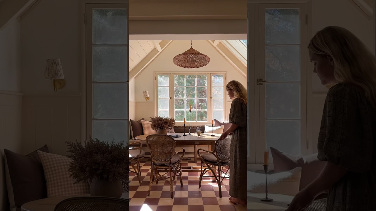 Cozy Dining Nook. #interiordesign #homedesign #diningroomdesign ng