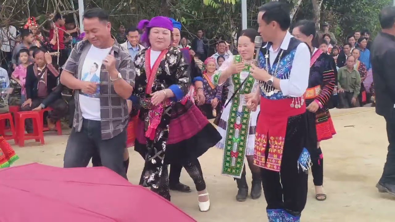 Tub lauj hu nkauj tshav pob huổi lè 