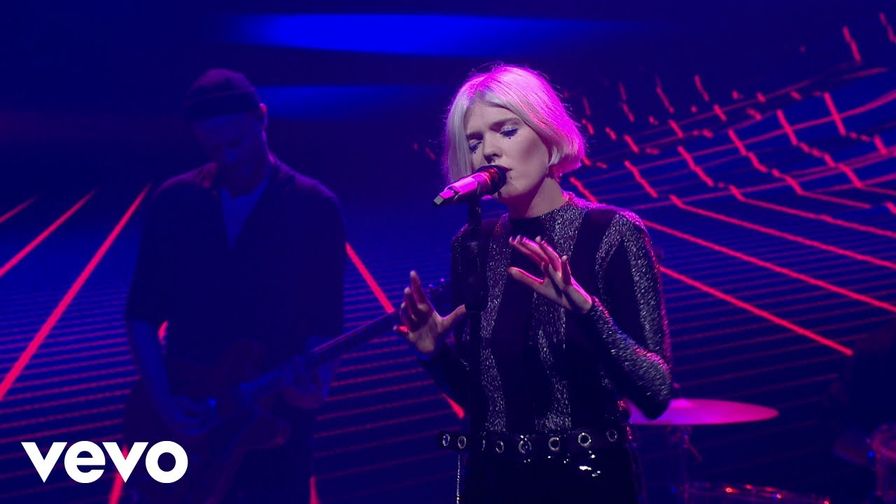 Daria Zawiałow - Nie Dobiję Się Do Ciebie live (Red Bull Trasa Życzeń)