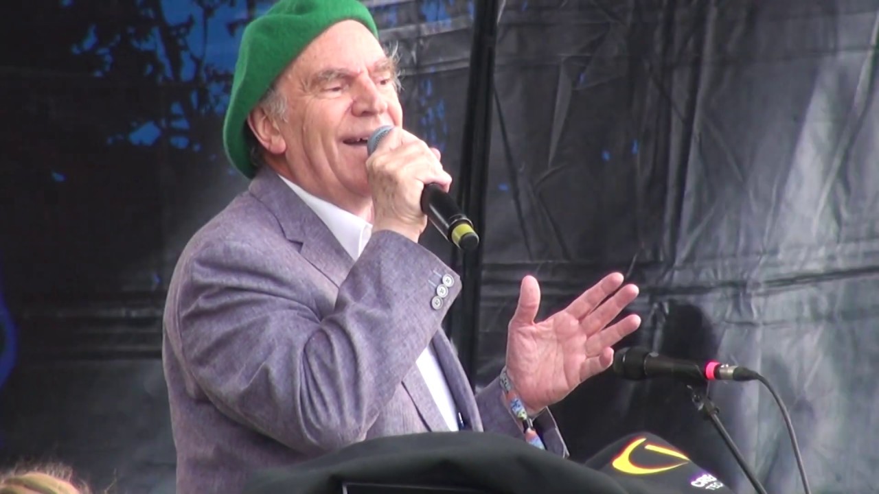 Ashley Hutchings - Talking on Cropredy Stage about his 