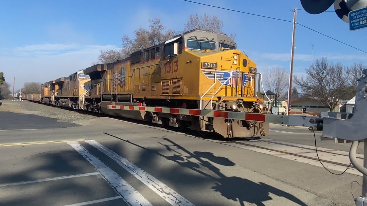 Union Pacific Manifest (SB) || Slow, MOW Equipment!