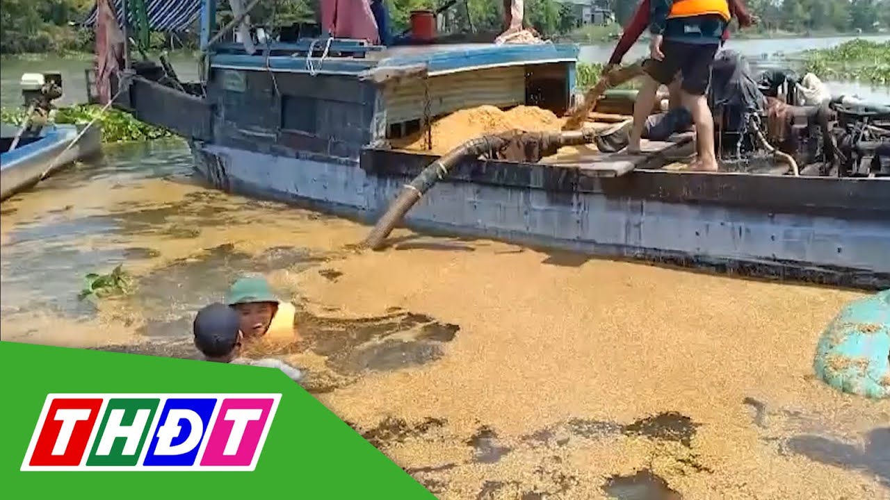 Ứng cứu ghe chở 129 tấn lúa bị chìm trên sông Châu Đốc, An Giang | THDT