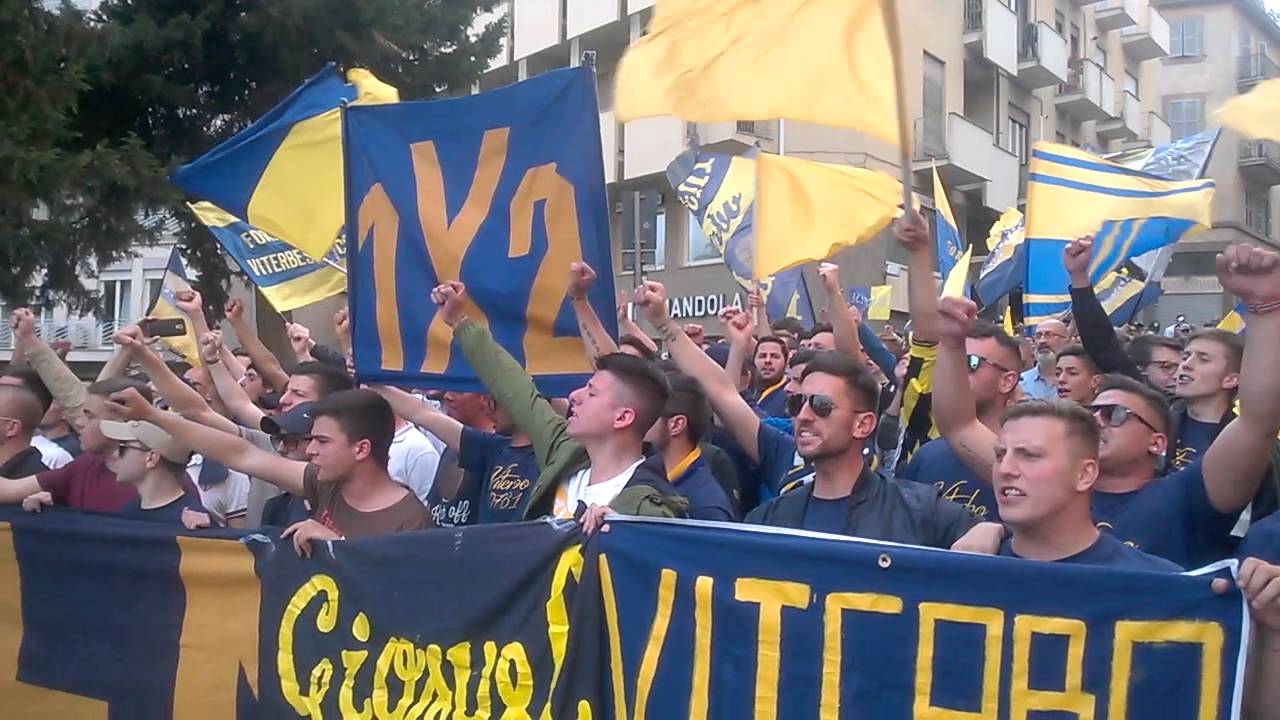 I tifosi della Viterbese arrivano al Sacrario
