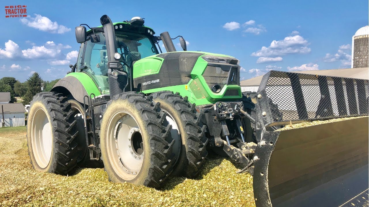 Building a Corn Silage Pile: Deutz-Fahr 9340TTV Tractor