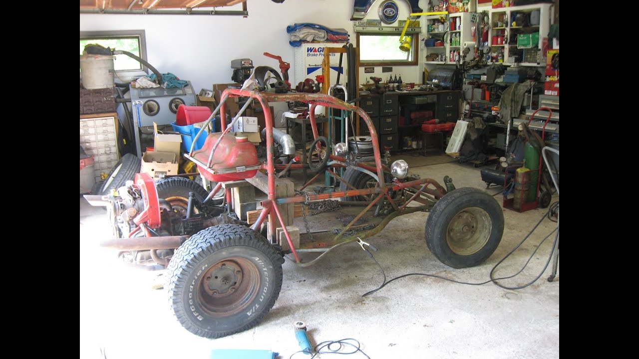 1960's Vintage VW Buggy - Engine and Transmission Go In w/ the kids - Ep 4