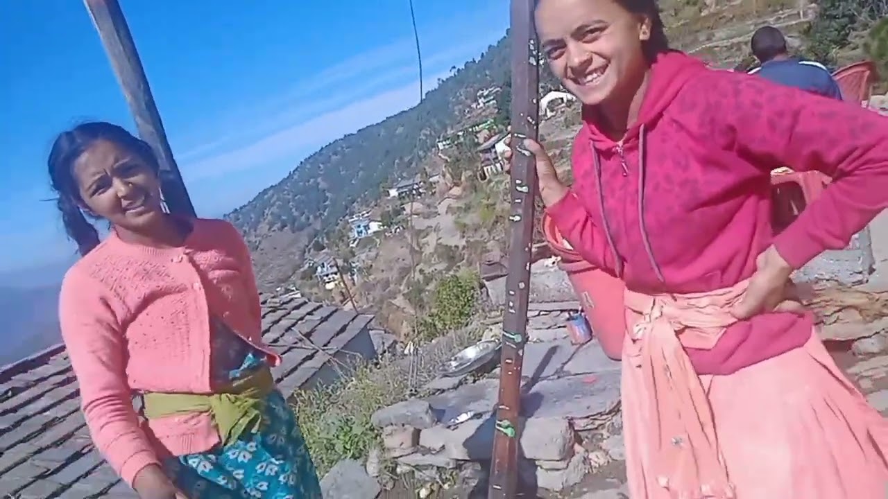 गांव में कुछ इस तरह से करते मिलजुल कर करते हैं शादी में काम और थोड़ा मजाक मस्ती भी♥️😂