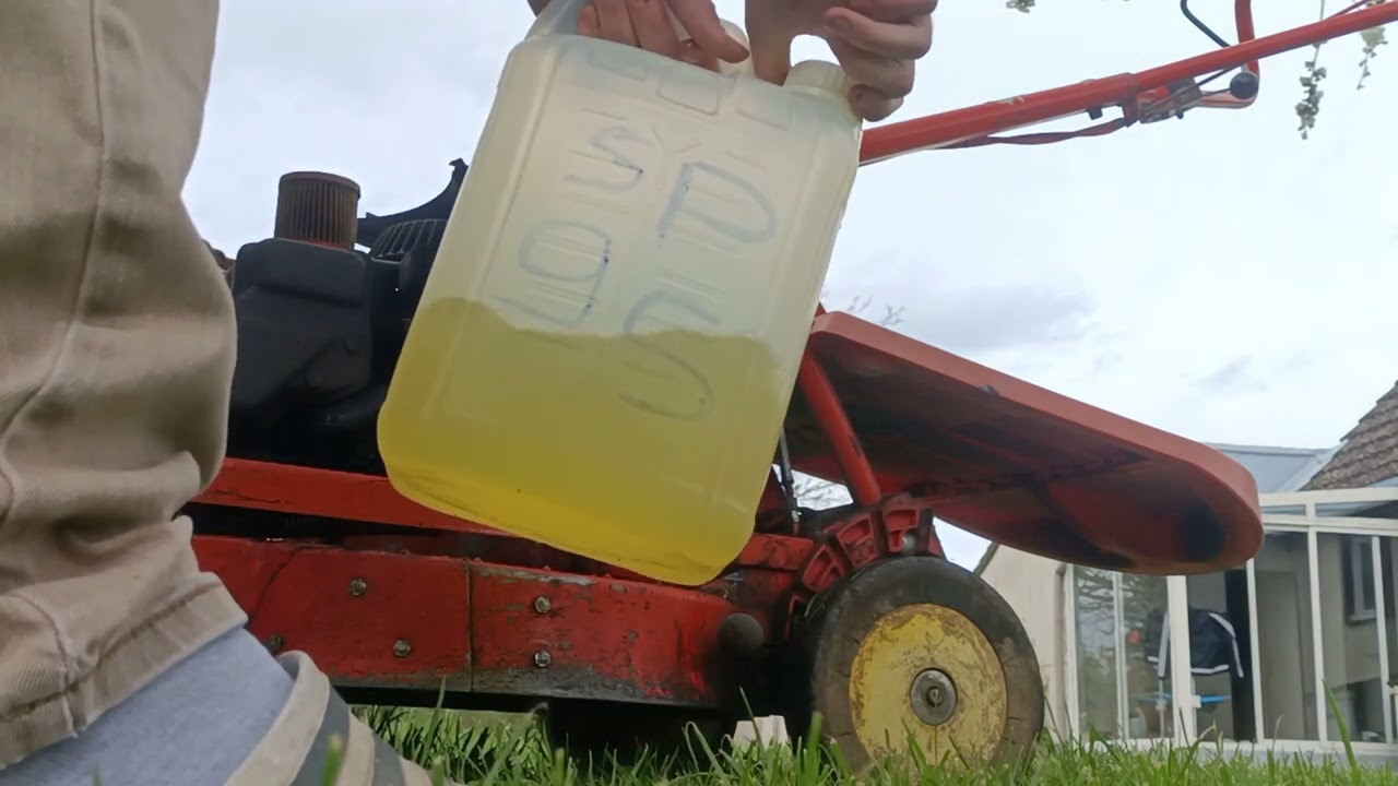 démarrage a froid de ma tondeuse orange (outil Wolf )