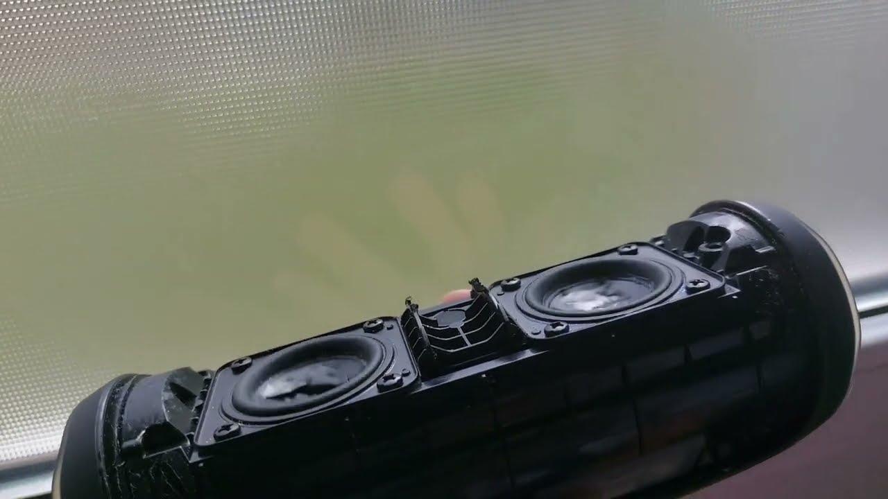 JBL FLIP 4 MEGA EXCURSION MAX BOTTOMING OUT + POPPING (RIP CONE)😈