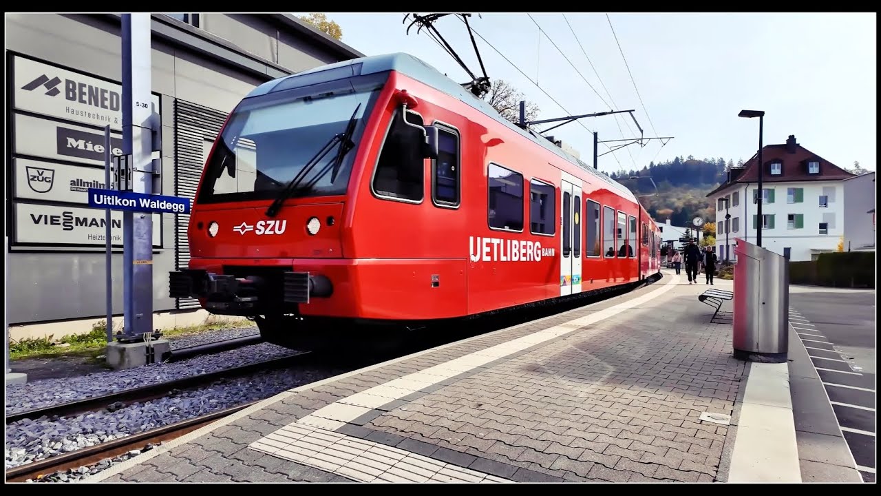 Bahnübergang ohne Schranken beim SZU Bahnhof Uitikon Waldegg