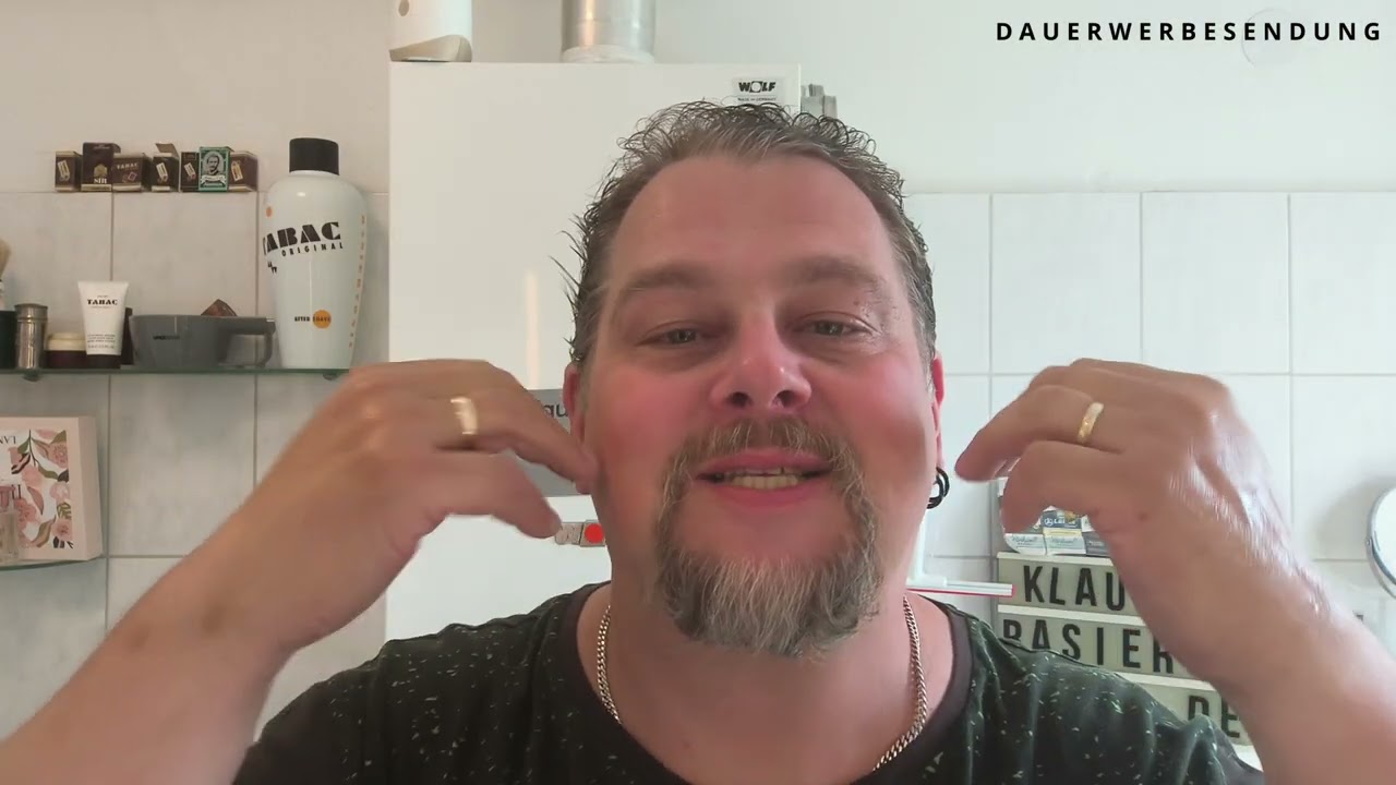 First Shave Yaqi Romulus - Klaus rasiert sich
