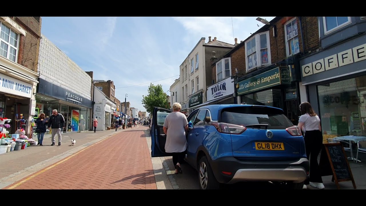 Walking around Herne Bay Seaside Town And Highstreet in Kent
