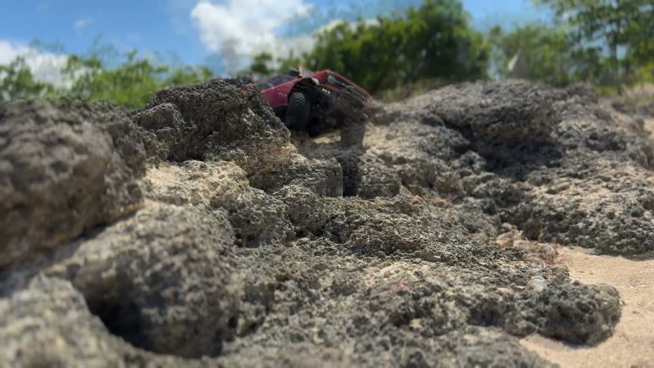 Traxxas TRX-4 Bronco | Rocky Beach Crawling 🪨🏖️ | Climbing, Realism & Sandy Relaxation