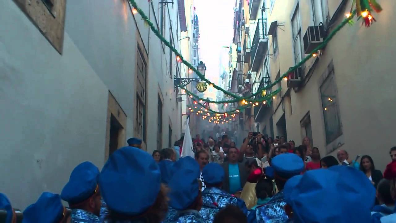 Sa�da para avenida Marcha da Bica 2012