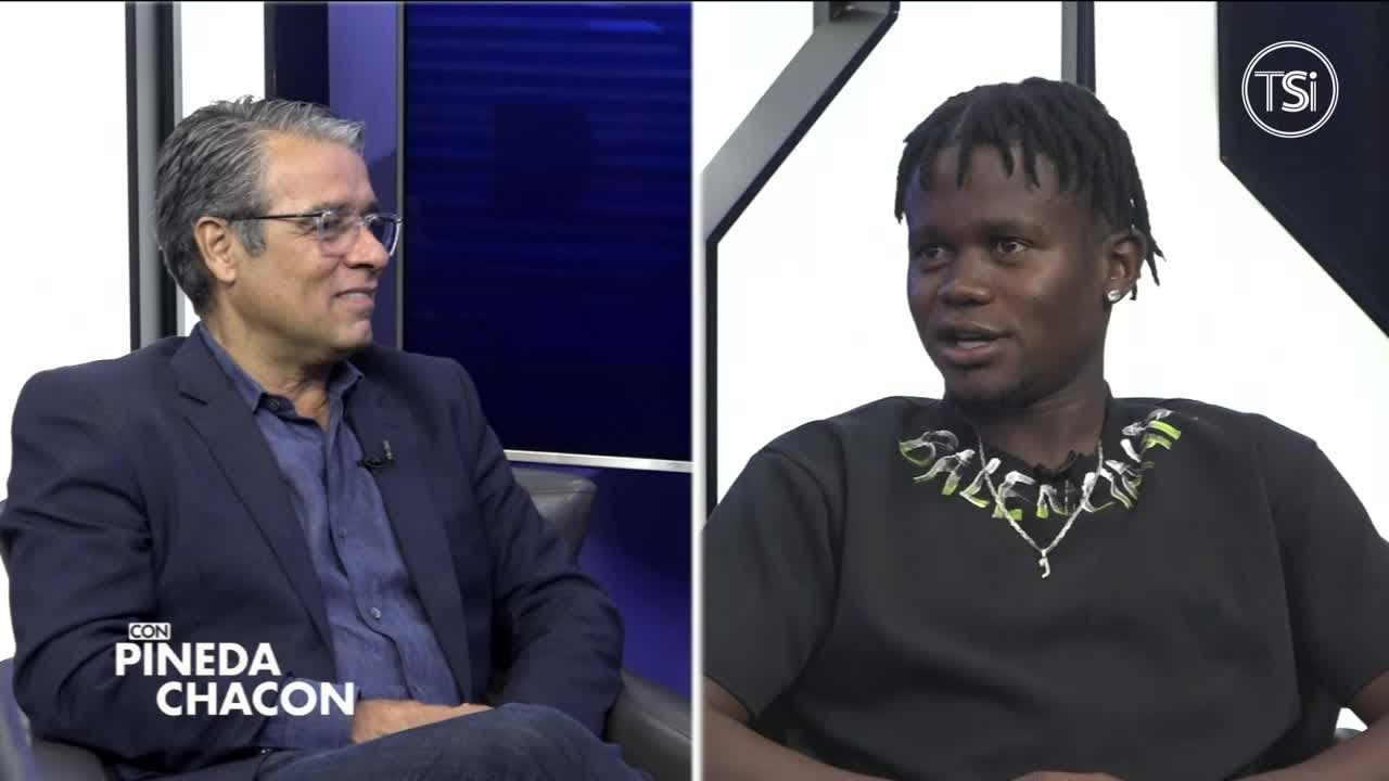 Con Pineda Chacón - Jonathan Núñez, jugador club UPNFM