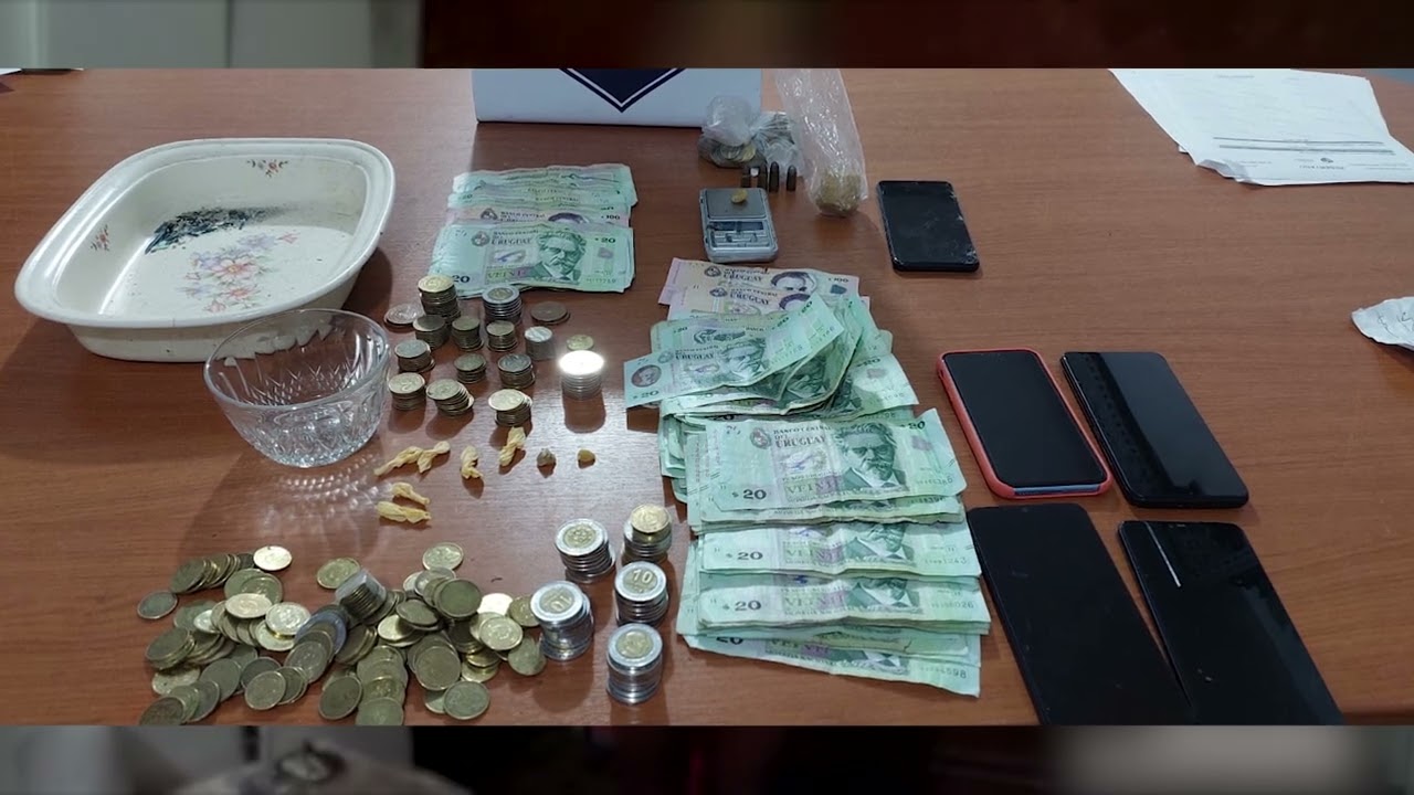 Policía de Montevideo cierra y tapia boca de venta de drogas en Tres Cruces.
