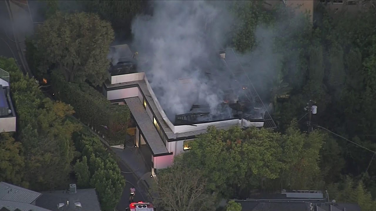 Watch Live: Firefighters battle structure fire in Hollywood Hills