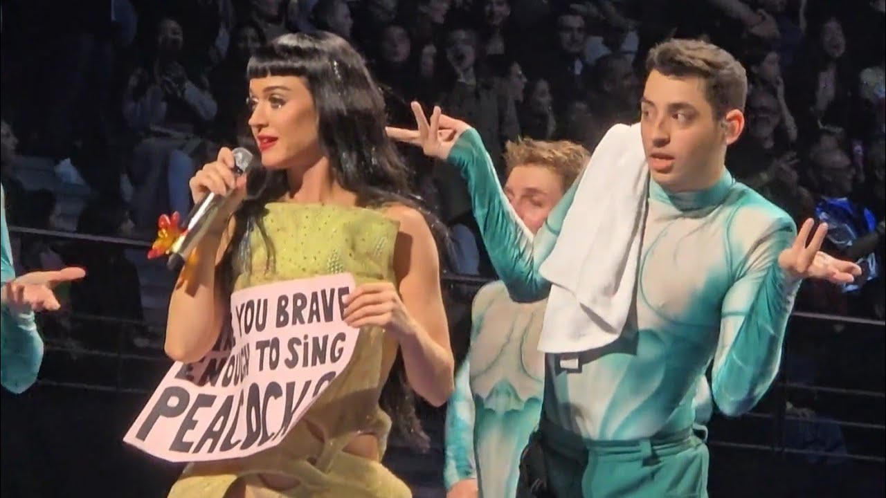 Katy Perry talks about Madrid / sings Peacock (w/ dancers) [The Lifetimes Tour Live in Madrid 2025]