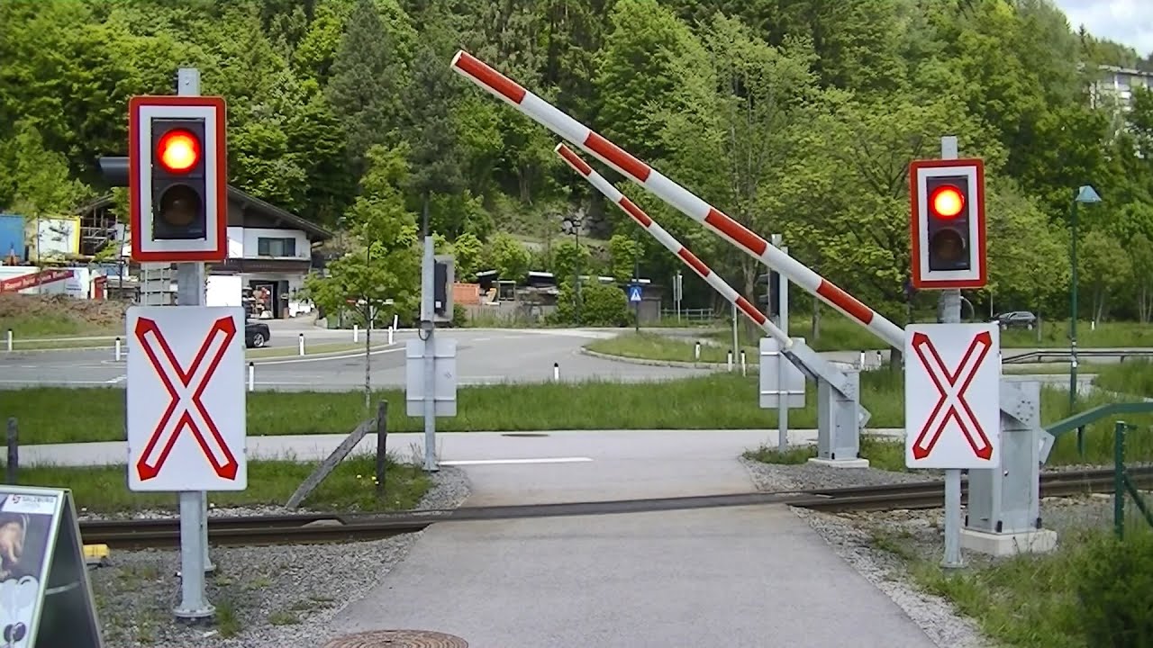 Spoorwegovergang Zell am See (A) // Rrailroad crossing // Bahnübergang