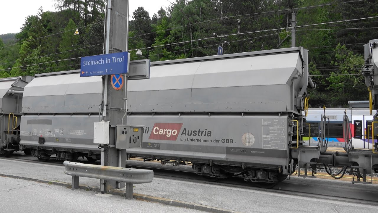 Brennerbahn: Güterzüge durchfahren Steinach in Tirol, Schotterzug wird auf Abstellgleis zugestellt!