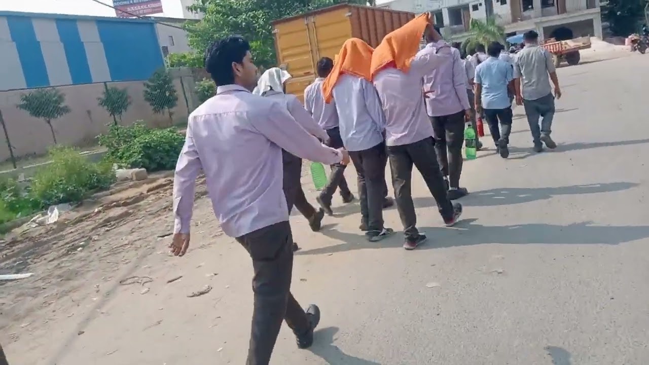 maruti Suzuki company employe duty se apne room jate huye #marutisuzuki
