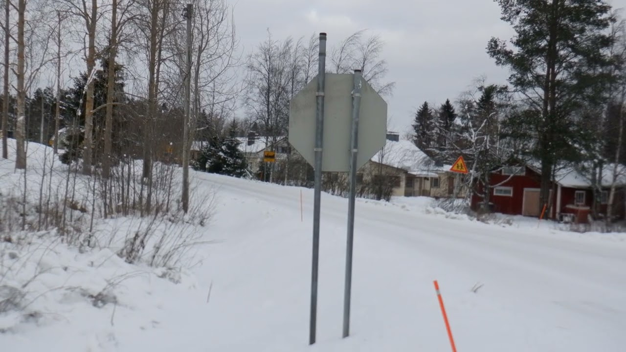 Paavola on 53 kilometriä Oulu ja Ylivieska 75 kilometriä ja tämän lähellä on tanssilava..