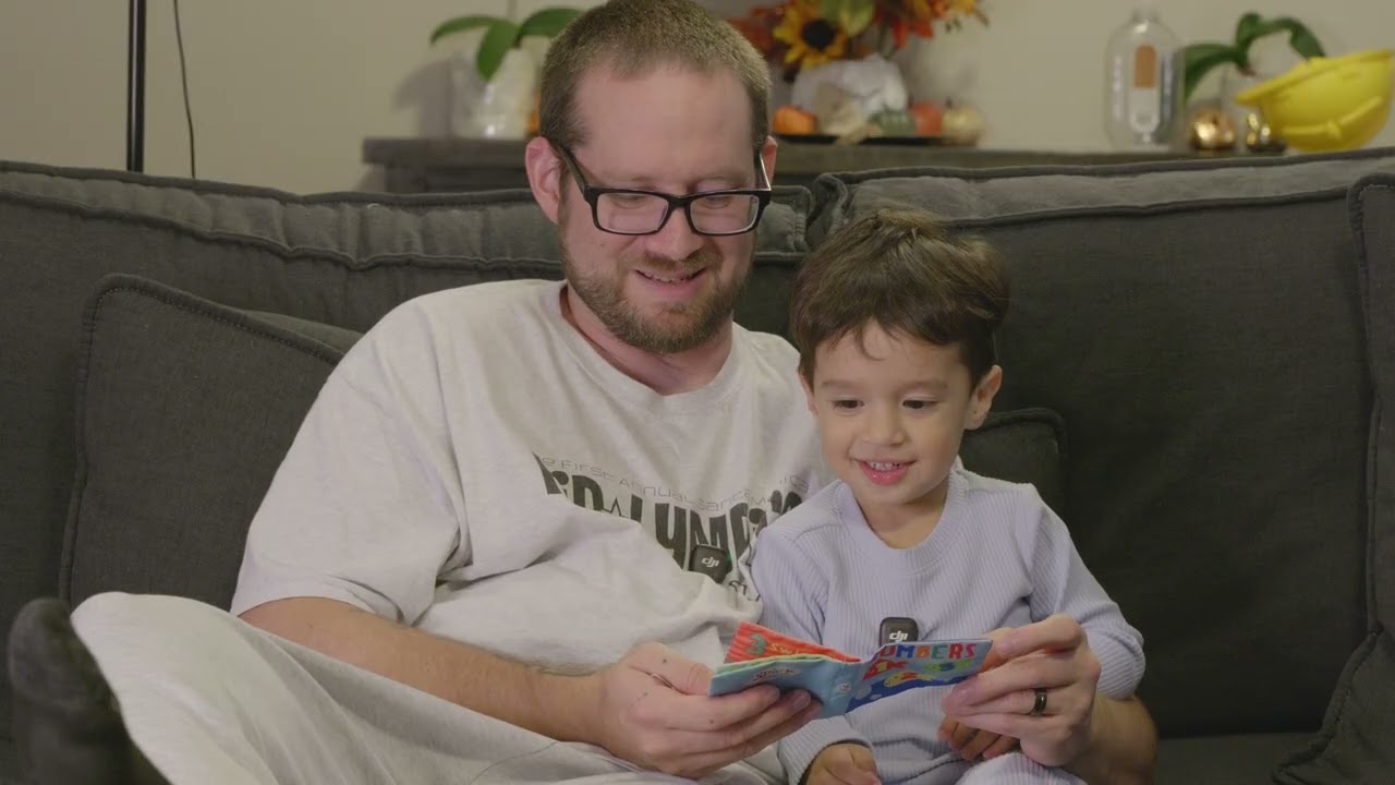 Learning Numbers & Colors with Memphis | Crinkly Numbers Book!