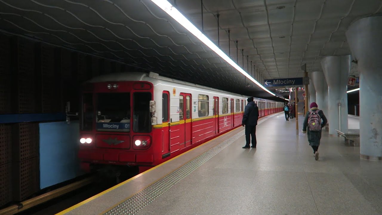 Metro Warszawskie - Najstarszy pociąg (nr 01) wycofany. Przejazd na odcinku Plac Wilsona - Młociny.