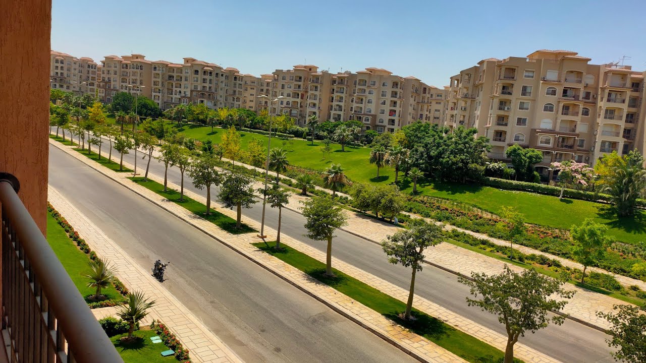 208م بحرى بمدينتي B8 تشطيب خاص فيو مجرى السيل بجوار مجمع البنوك خالصه الثمن البيع بالمطبخ والتكييفات