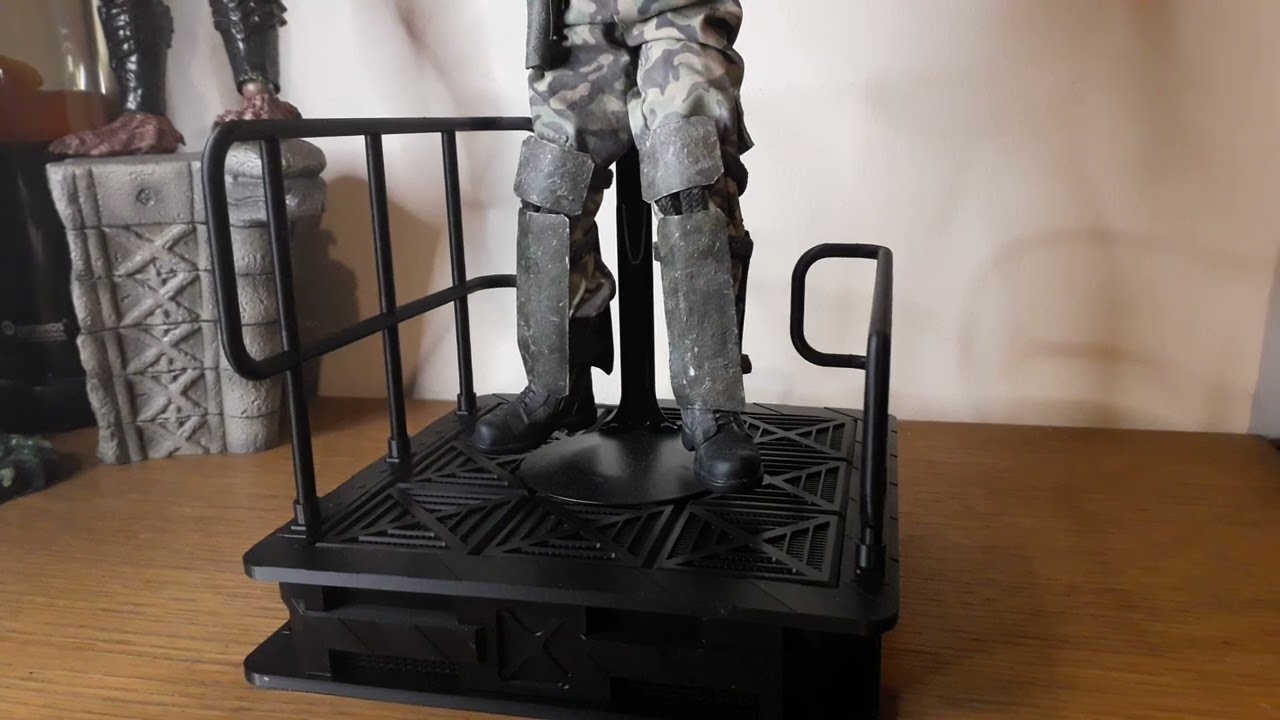 Aliens Custom stand