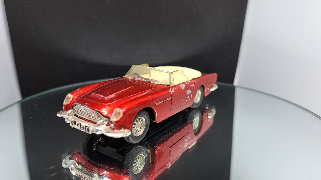 Литая реставрационная модель Aston Martin DB5 Dinky Toys № 110. 1966/70. Ещё один вопрос.
