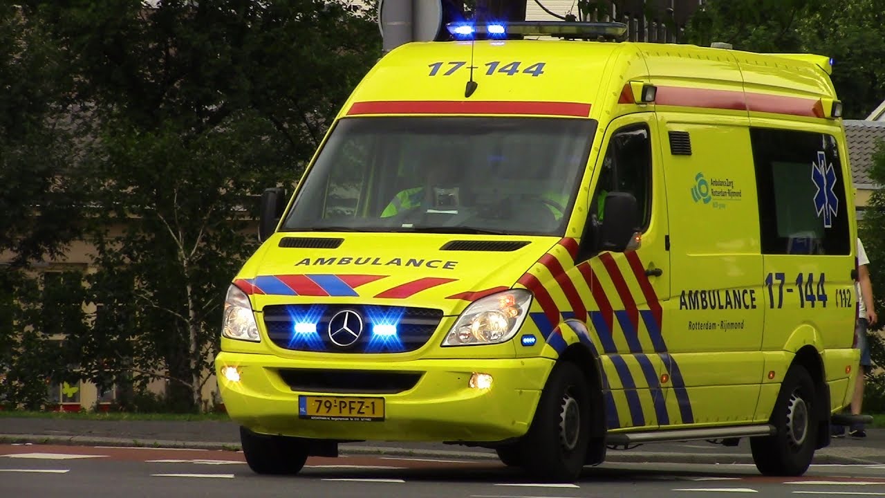 [Dagcompilatie] Diverse ambulances en politiemotoren met spoed in Rotterdam