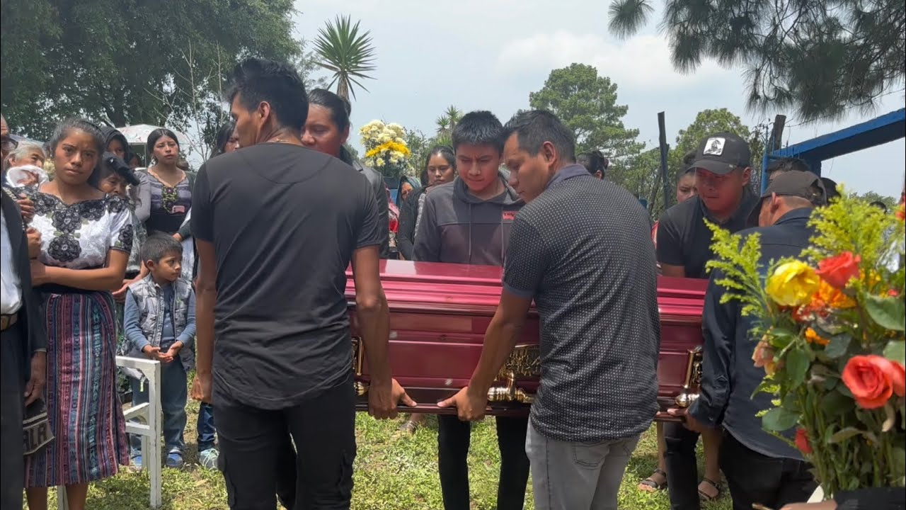 Aquí Quedó Nuestra Querida Madre, Sus Hijos Lo Colocamos Al Panteón🖤