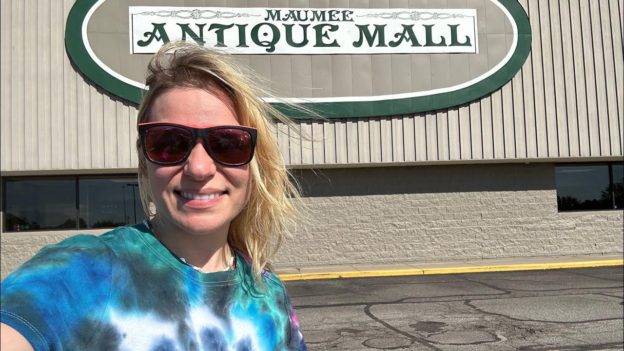 EXPLORING ANTIQUE MALL inside FORMER HILLS & AMES with OLD SNACK BAR still intact!