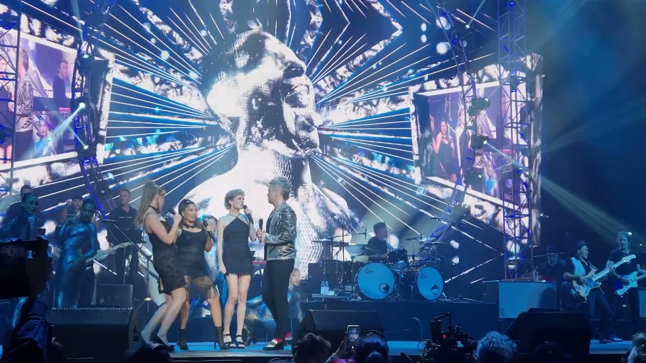Robbie Williams - Kids (Live) - Rod Laver Arena, Melbourne - 1 May 2022