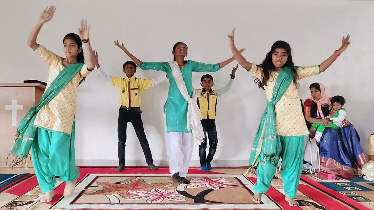 देखो आई है रात क्रिसमस की हिंदी क्रिश्चियन एक्शन सॉन्ग Mahima  & team