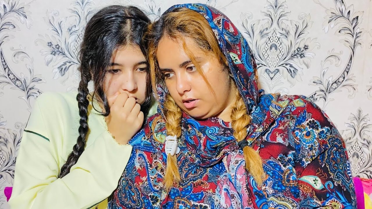 هاد البنات جاو من البادية لمدينة باش يخدمو في الحلال😰و لكن هي بغات تستغلهم و تخرجهم لطريق الفساد